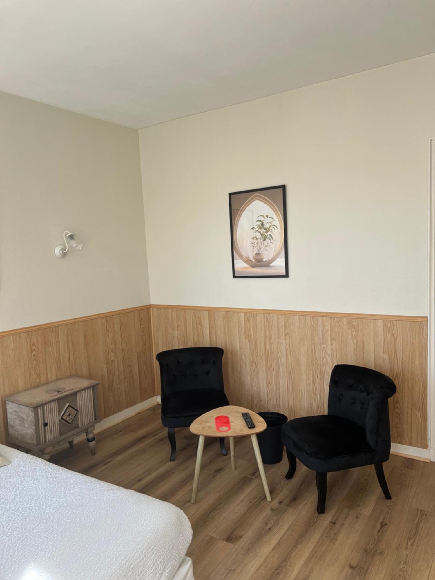 Hotel De La Gare แชร์บูร์ก อ็อง กงต็องแต็ง ภายนอก รูปภาพ