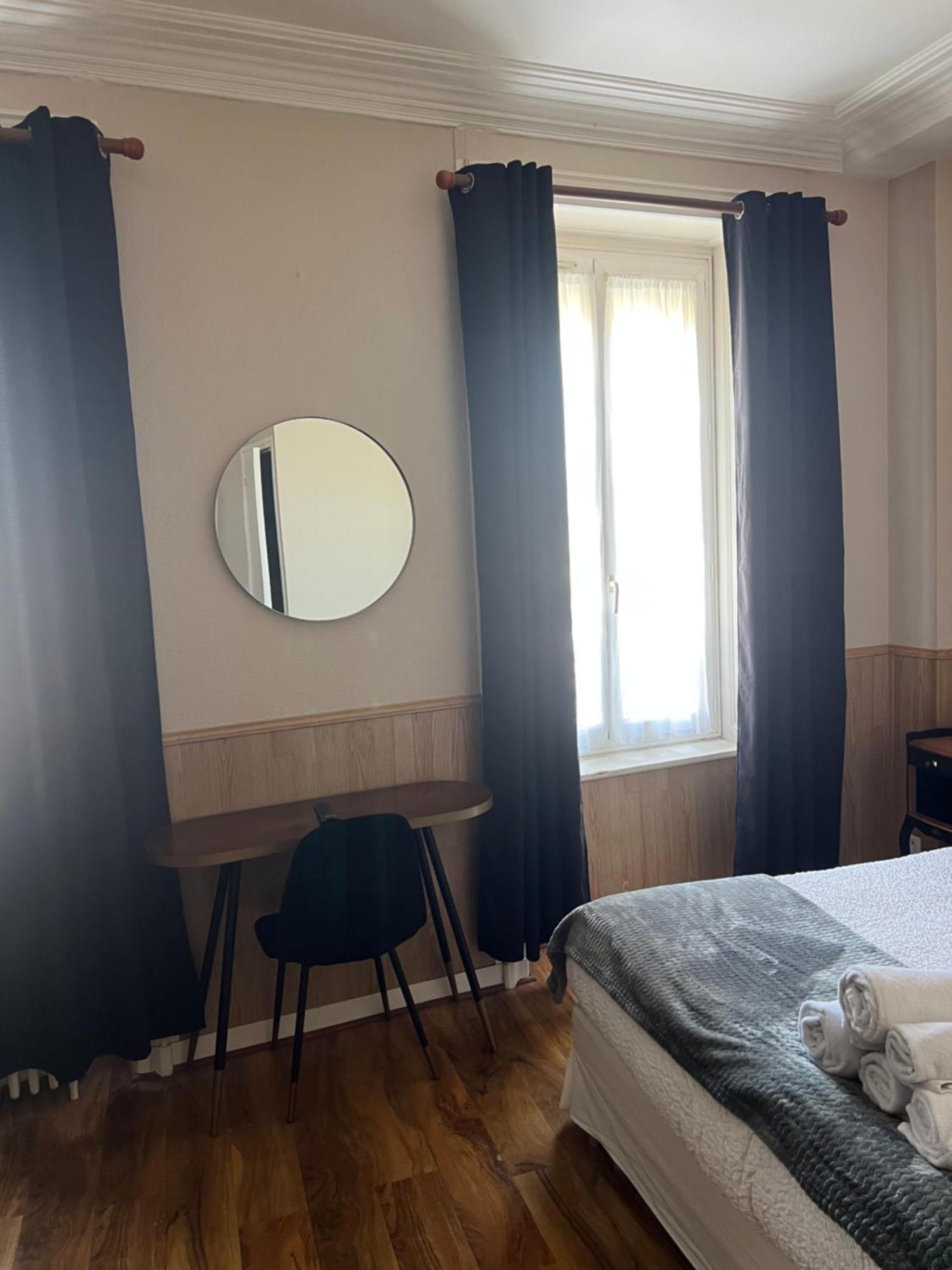 Hotel De La Gare แชร์บูร์ก อ็อง กงต็องแต็ง ภายนอก รูปภาพ