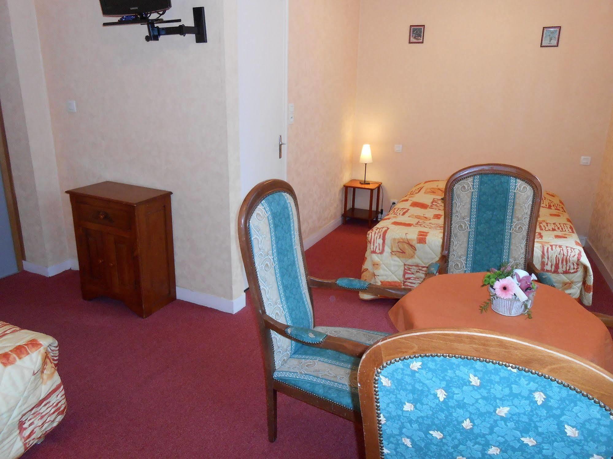 Hotel De La Gare แชร์บูร์ก อ็อง กงต็องแต็ง ภายนอก รูปภาพ
