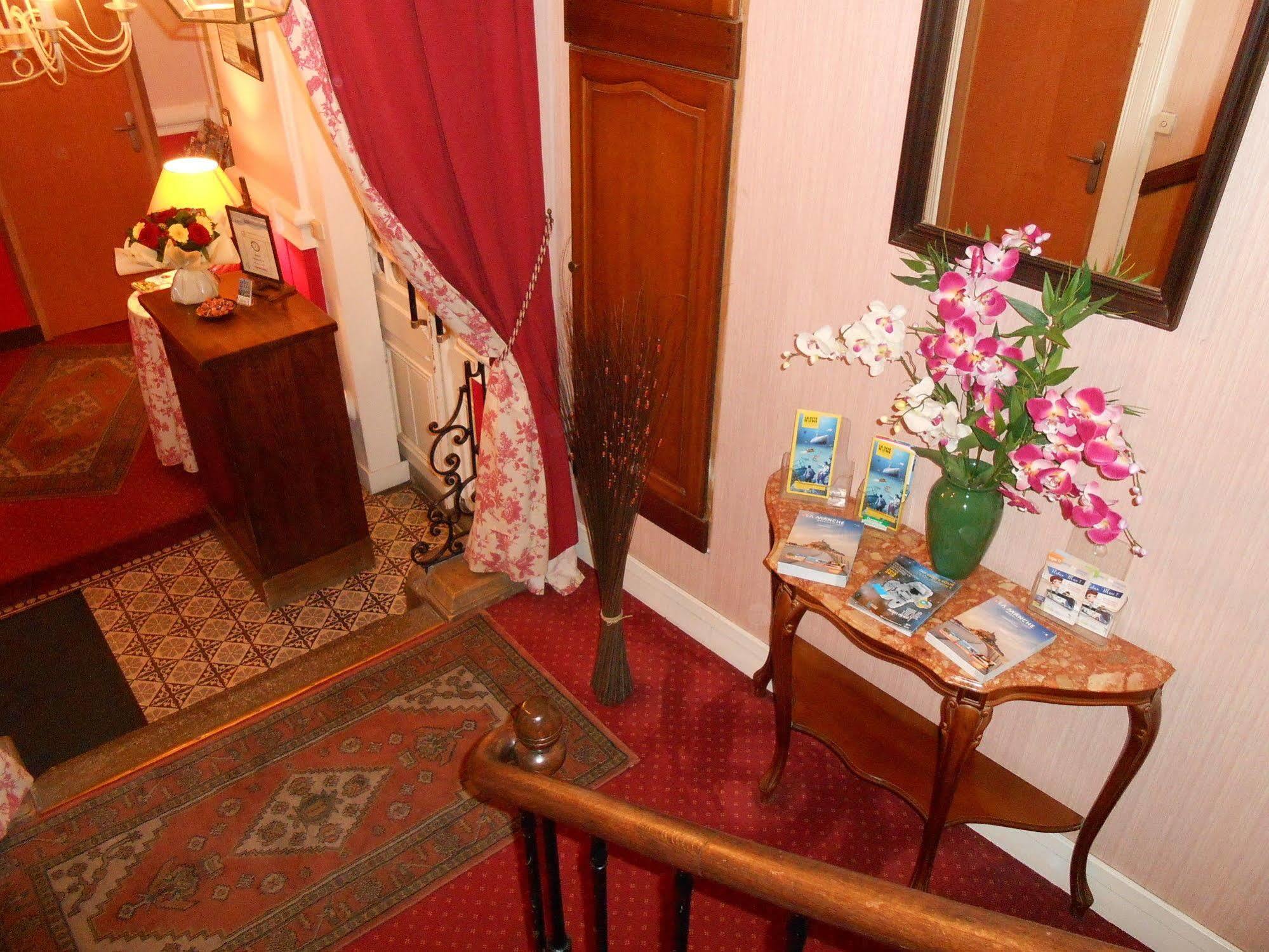 Hotel De La Gare แชร์บูร์ก อ็อง กงต็องแต็ง ภายนอก รูปภาพ