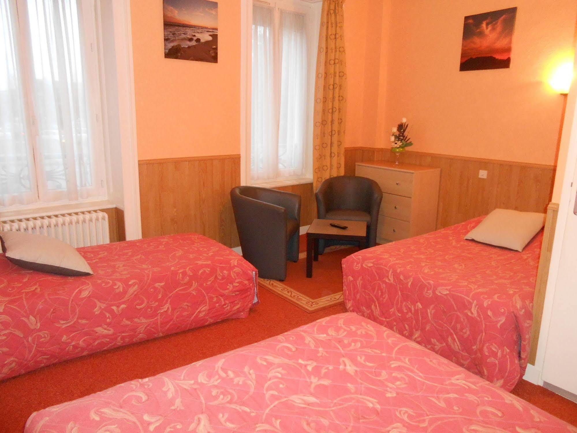 Hotel De La Gare แชร์บูร์ก อ็อง กงต็องแต็ง ภายนอก รูปภาพ