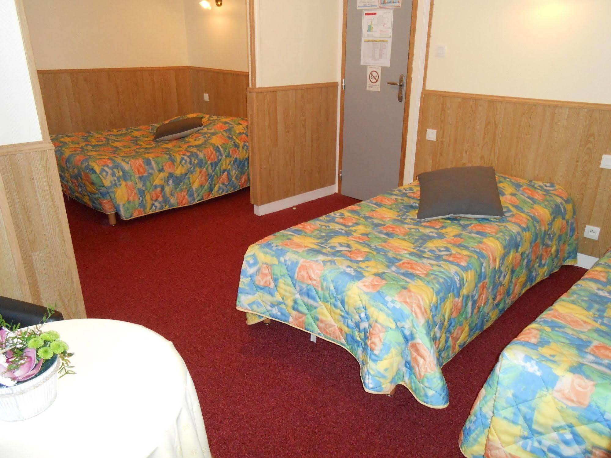 Hotel De La Gare แชร์บูร์ก อ็อง กงต็องแต็ง ภายนอก รูปภาพ