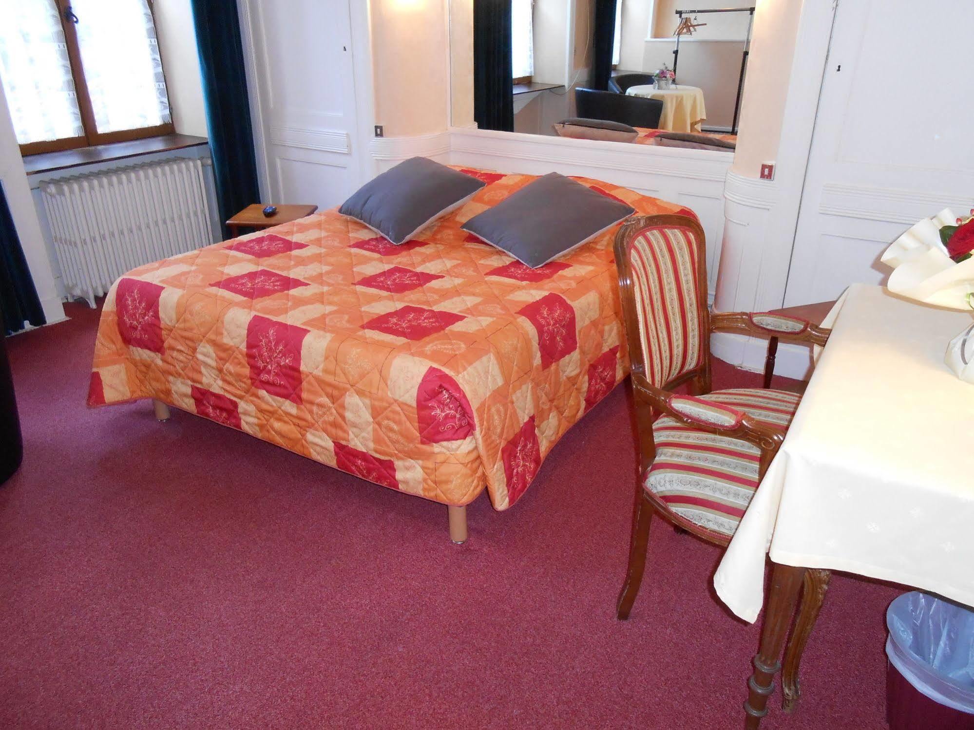 Hotel De La Gare แชร์บูร์ก อ็อง กงต็องแต็ง ภายนอก รูปภาพ