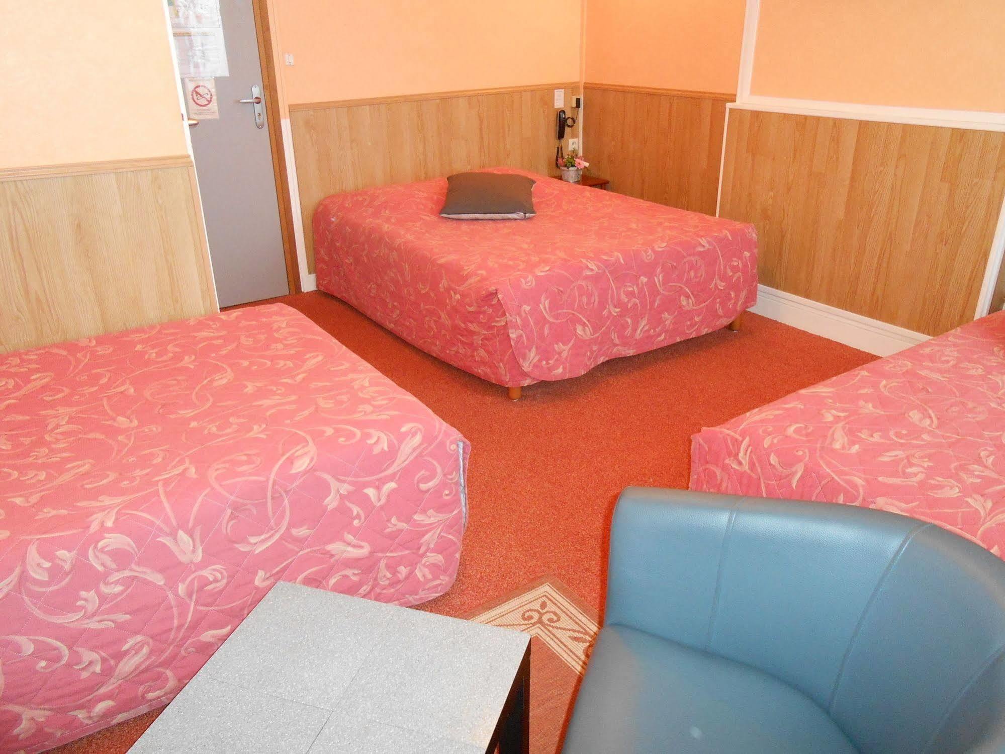 Hotel De La Gare แชร์บูร์ก อ็อง กงต็องแต็ง ภายนอก รูปภาพ