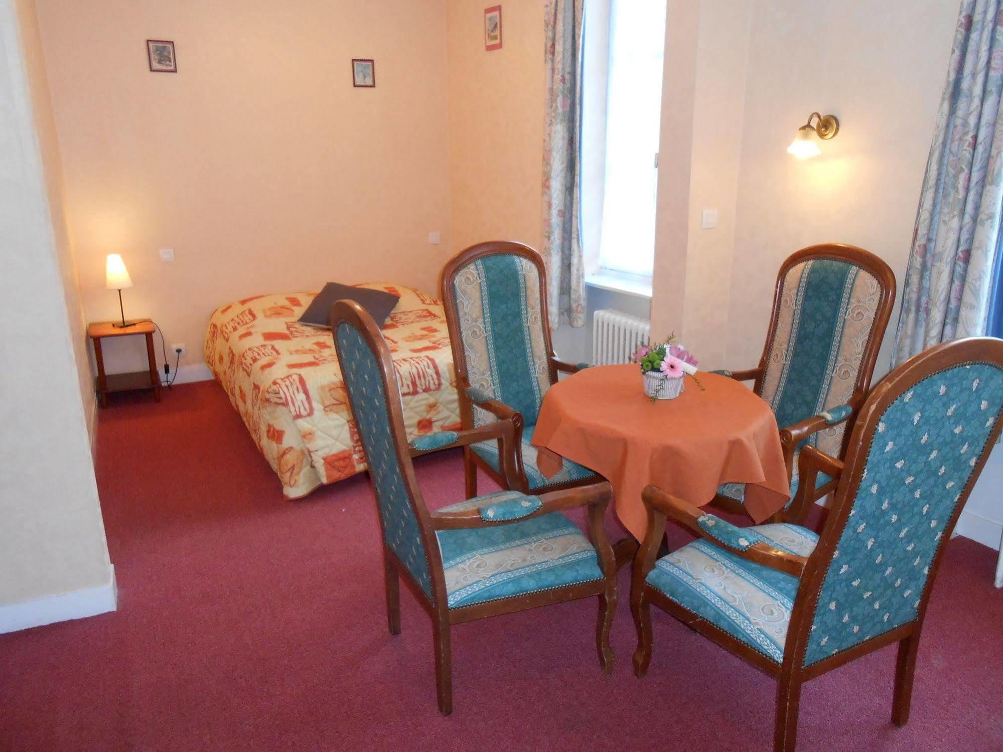 Hotel De La Gare แชร์บูร์ก อ็อง กงต็องแต็ง ภายนอก รูปภาพ