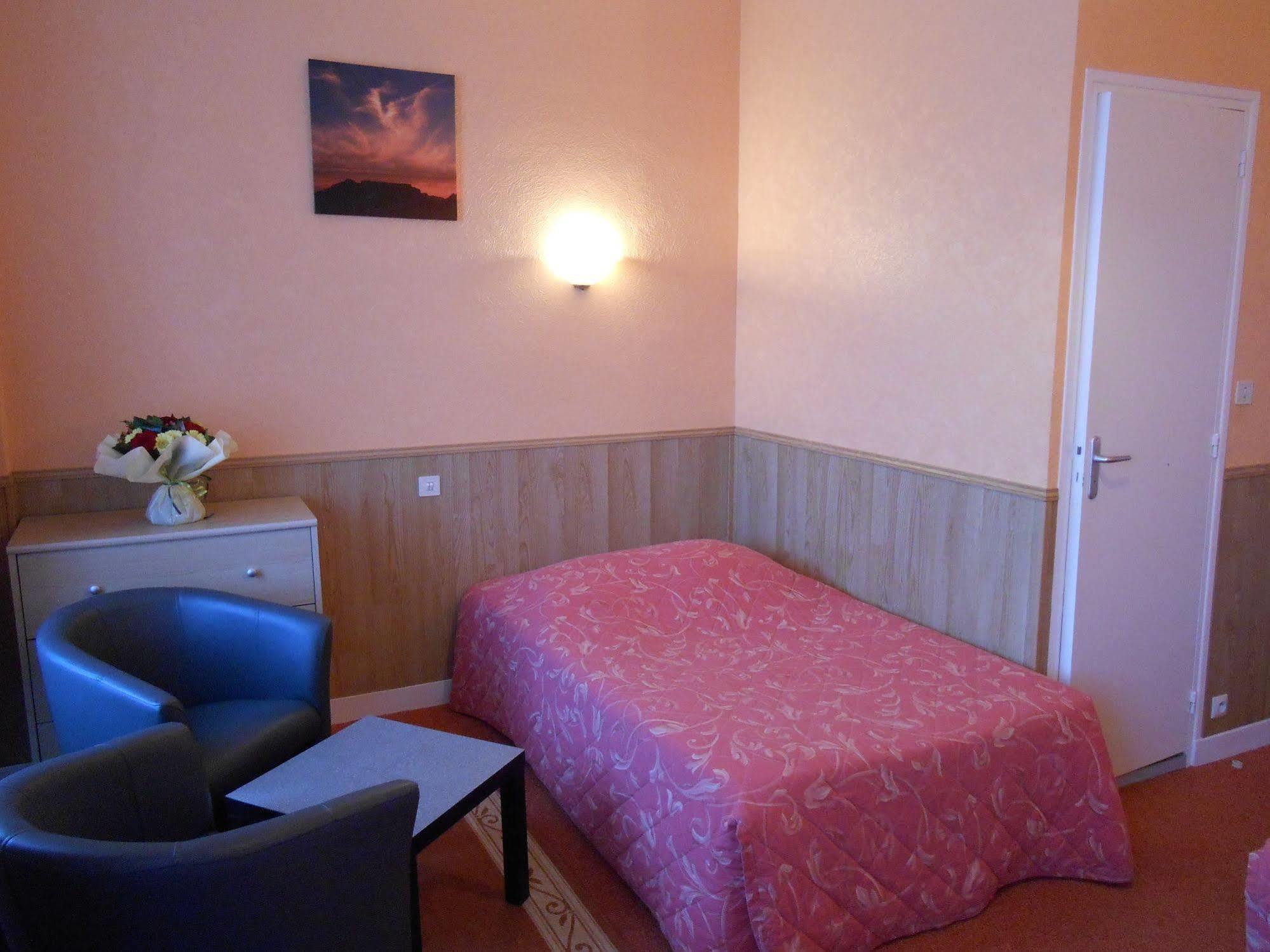 Hotel De La Gare แชร์บูร์ก อ็อง กงต็องแต็ง ภายนอก รูปภาพ