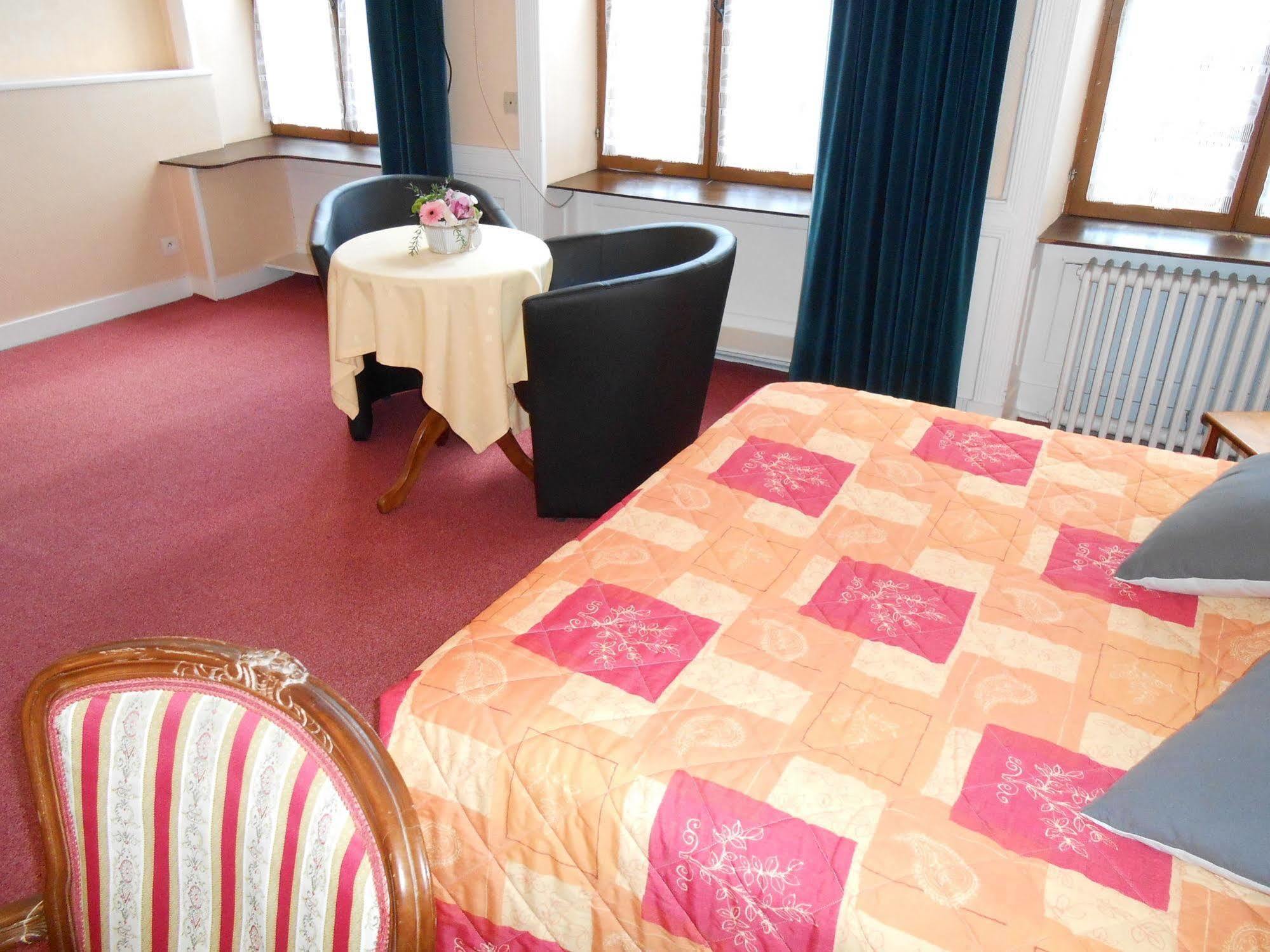 Hotel De La Gare แชร์บูร์ก อ็อง กงต็องแต็ง ภายนอก รูปภาพ