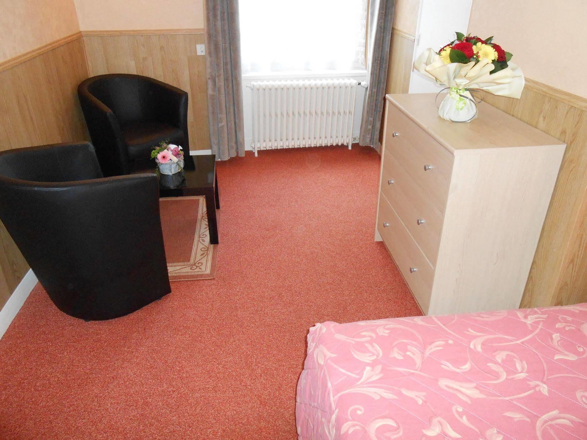 Hotel De La Gare แชร์บูร์ก อ็อง กงต็องแต็ง ภายนอก รูปภาพ